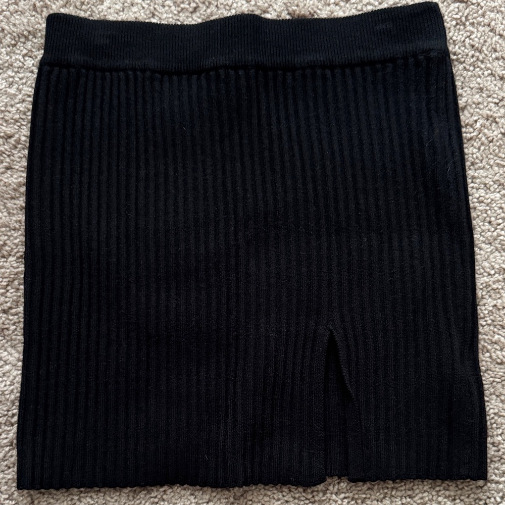 La Hearts Black Ribbed Mini Skirt